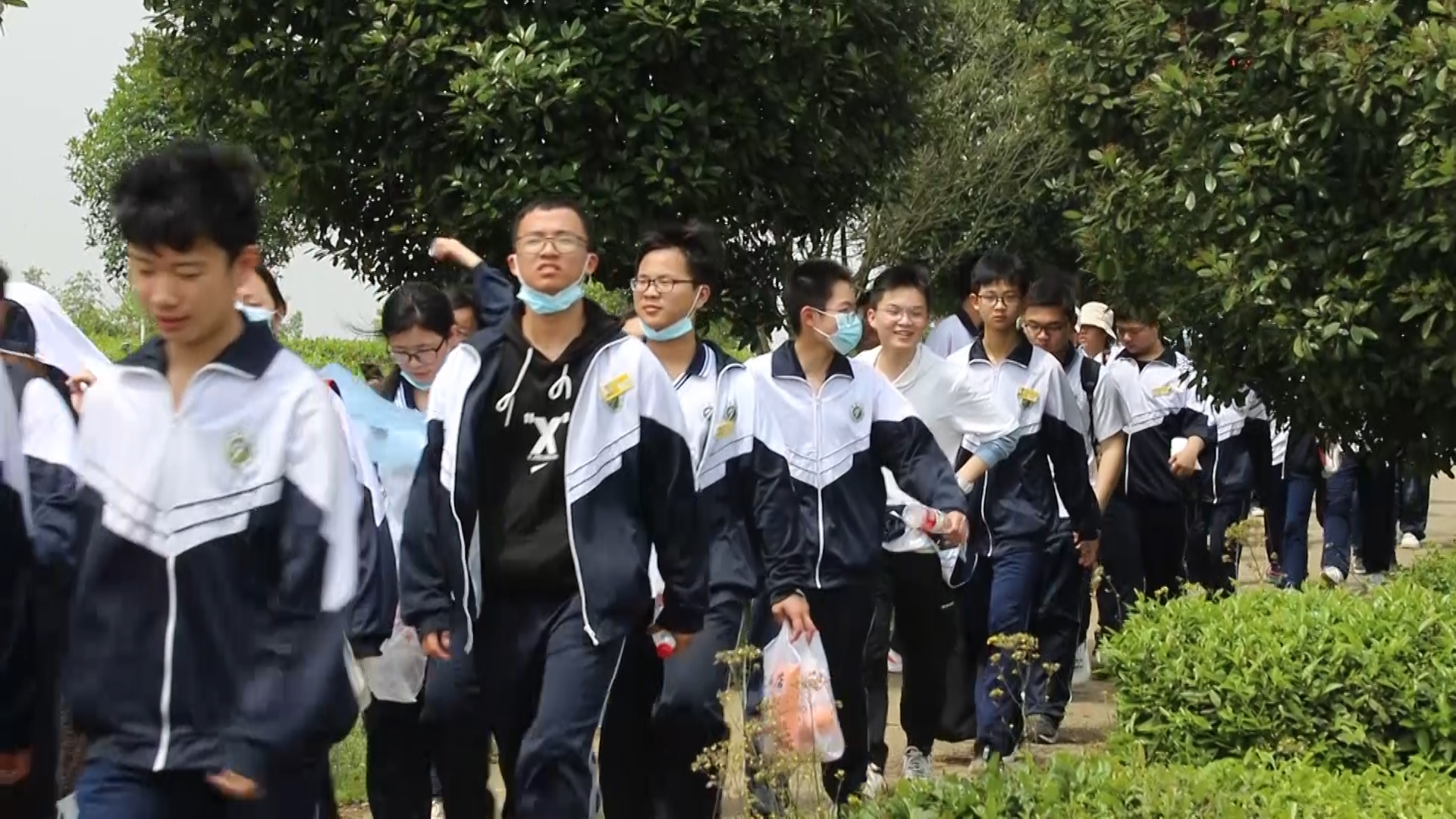 一中徒步4.jpg 一中徒步4.jpg