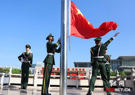 武警湖南省总队举行升国旗仪式