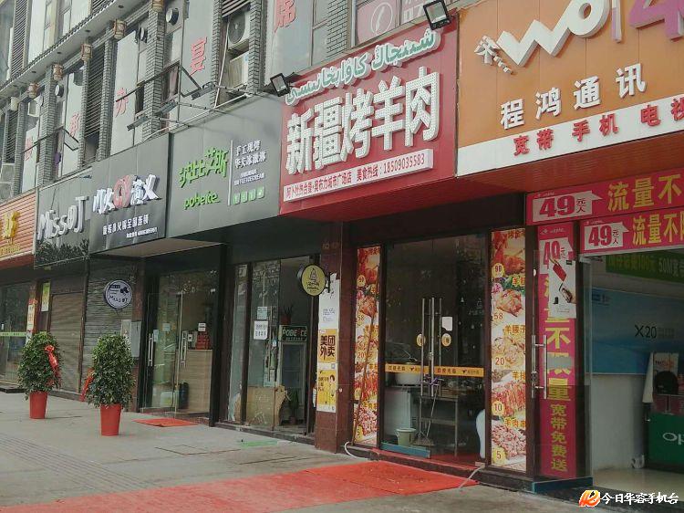 赞步行街口几个长期占道经营的摊位不见了