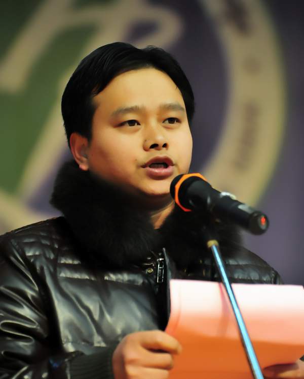 华容一中举行2012年上学期开学典礼