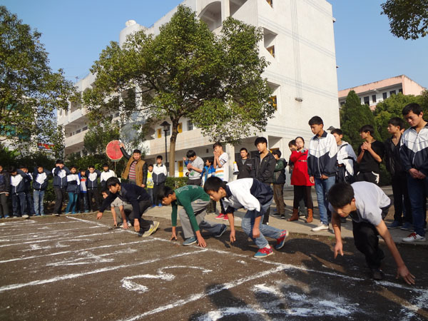 华容四中举行冬季田径运动会