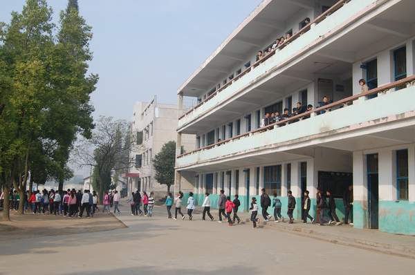 万庾中学着力抓好人防教育