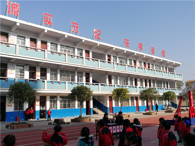 华容县桥东小学举行法制讲座