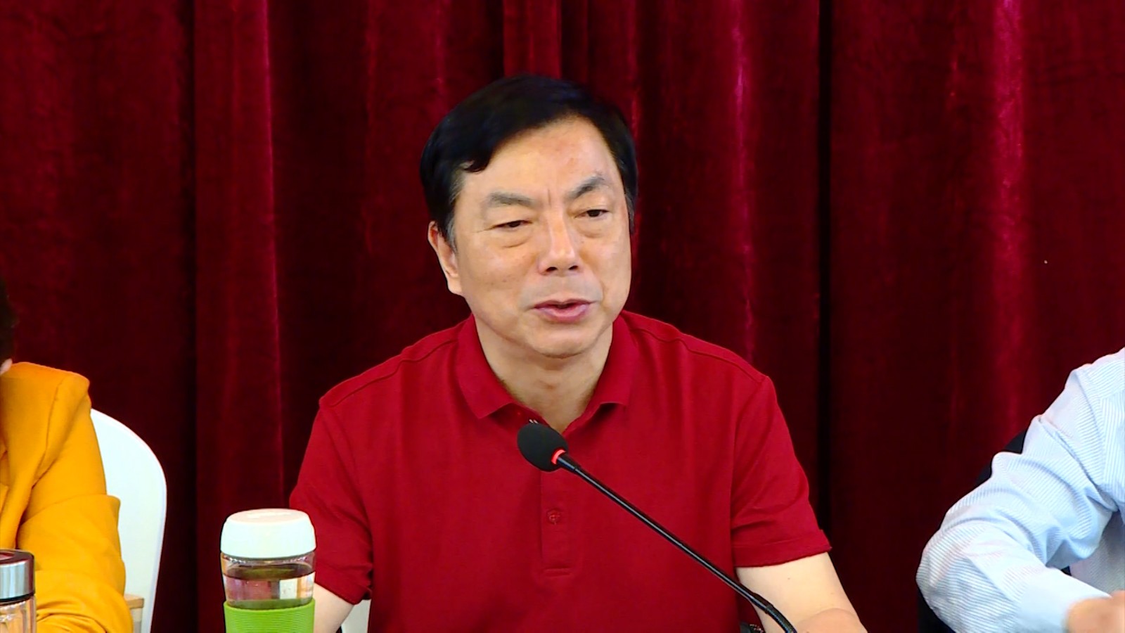 华容县政协八届十六次常委(联工办主任)会议召开