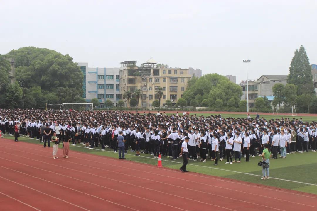 华容一中举行消防应急演练