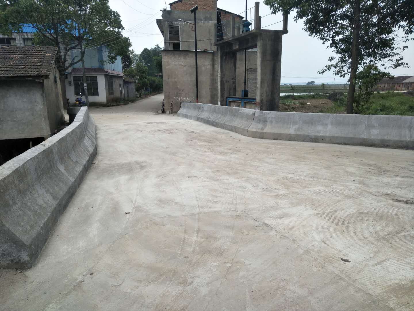 图片2.jpg 图片2.jpg