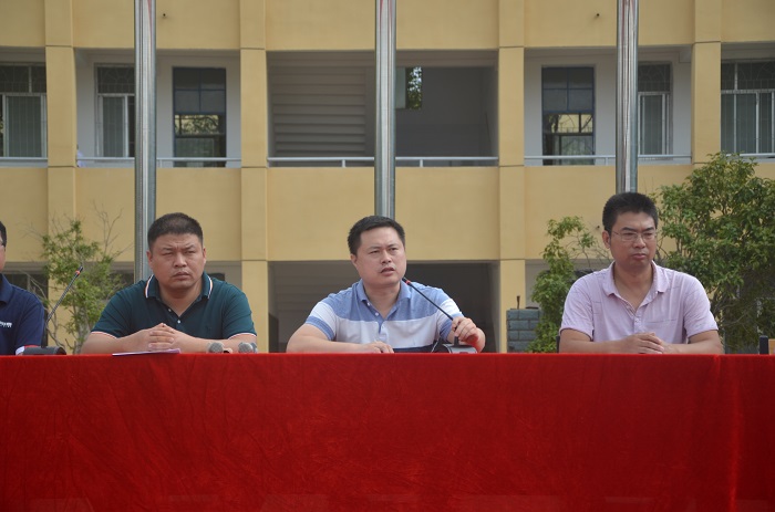 华容四中召开开学典礼