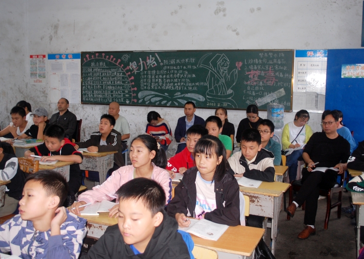 华容县第六届沱江杯课堂教学竞赛万庾中学赛点落下帷幕