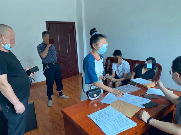 交付现场.jpg 交付现场.jpg