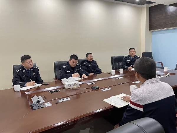 李逊一行到塞隆药业走访、座谈.jpg 李逊一行到塞隆药业走访、座谈.jpg