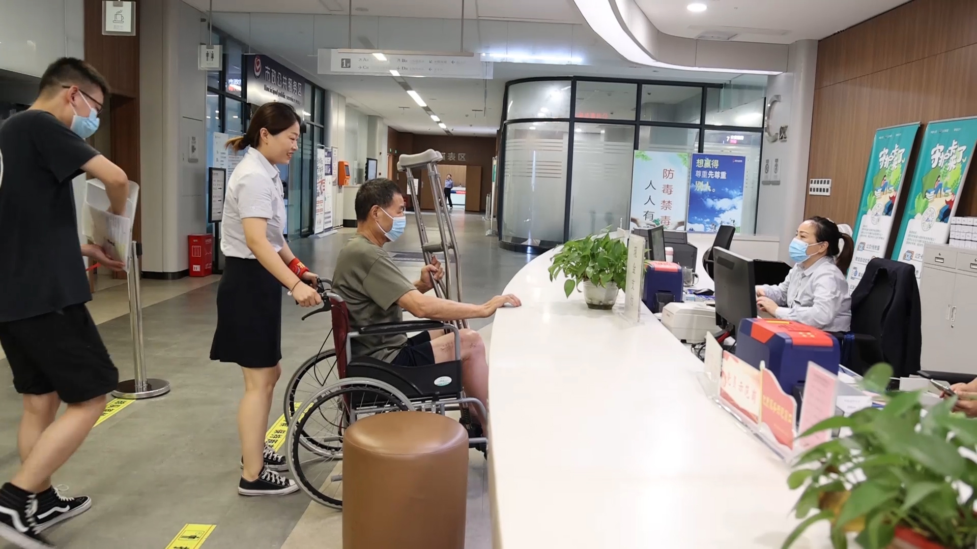 20220705 杨雅琪 窗口服务助力城市创建.00_04_22_07.静止004.jpg 20220705 杨雅琪 窗口服务助力城市创建.00_04_22_07.静止004.jpg