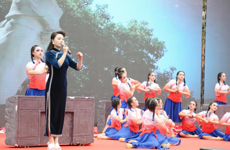 精彩的红色经典诵读表演(一) 精彩的红色经典诵读表演(一)