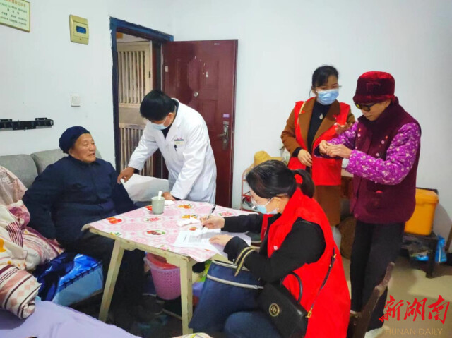 华容:政务服务有温度 群众尽享改革红利