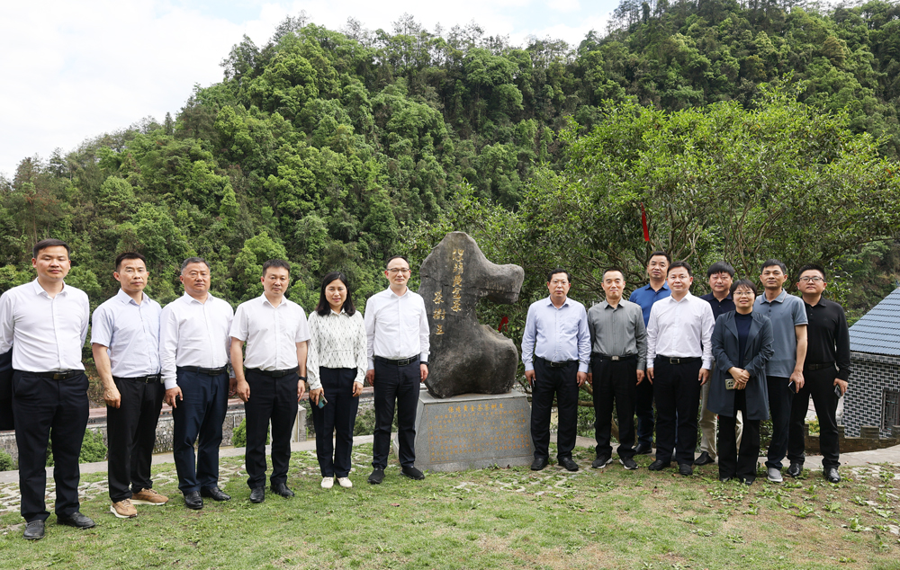 陶伟军赴保靖县葫芦镇开展乡村振兴结对帮扶工作