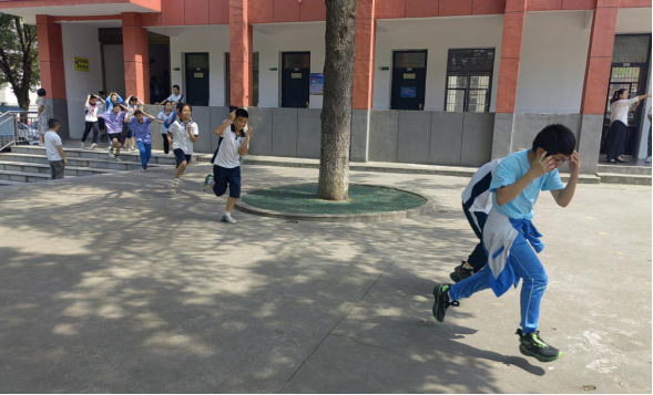 重安全 会应急——黄湖小学开展"防灾减灾"应急疏散演练