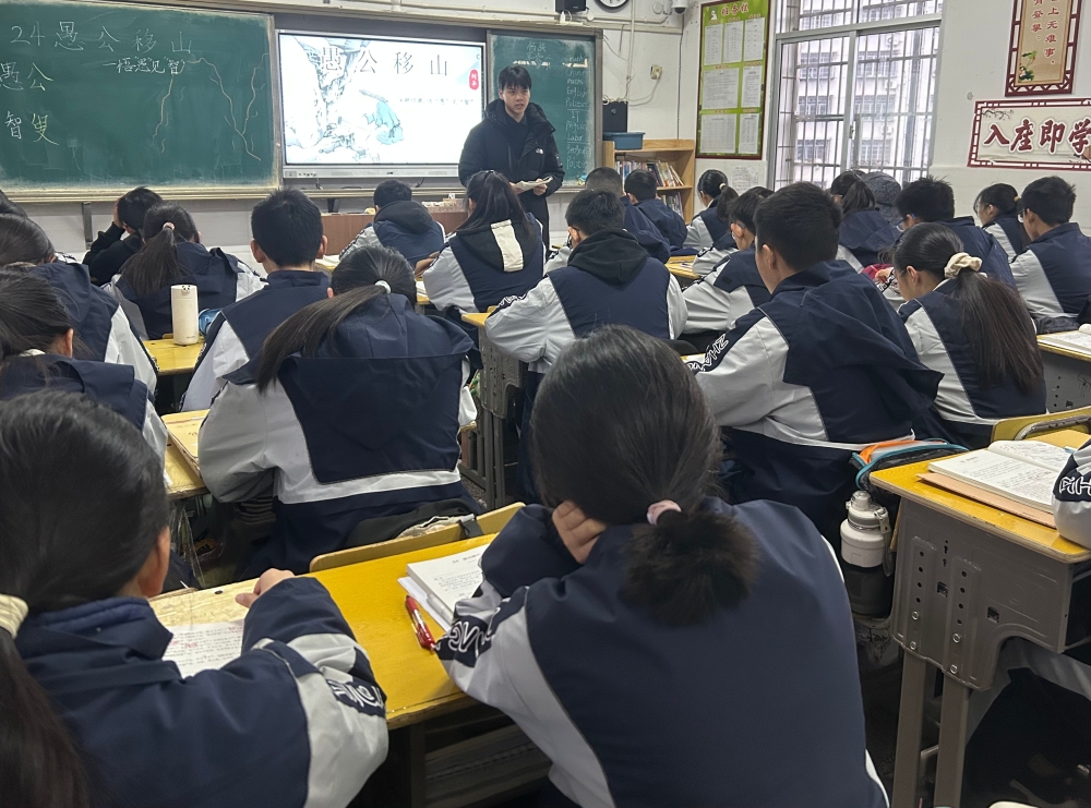 �»�ѧУ�� ���¸��ܿ���  ��չ�����ɳ�