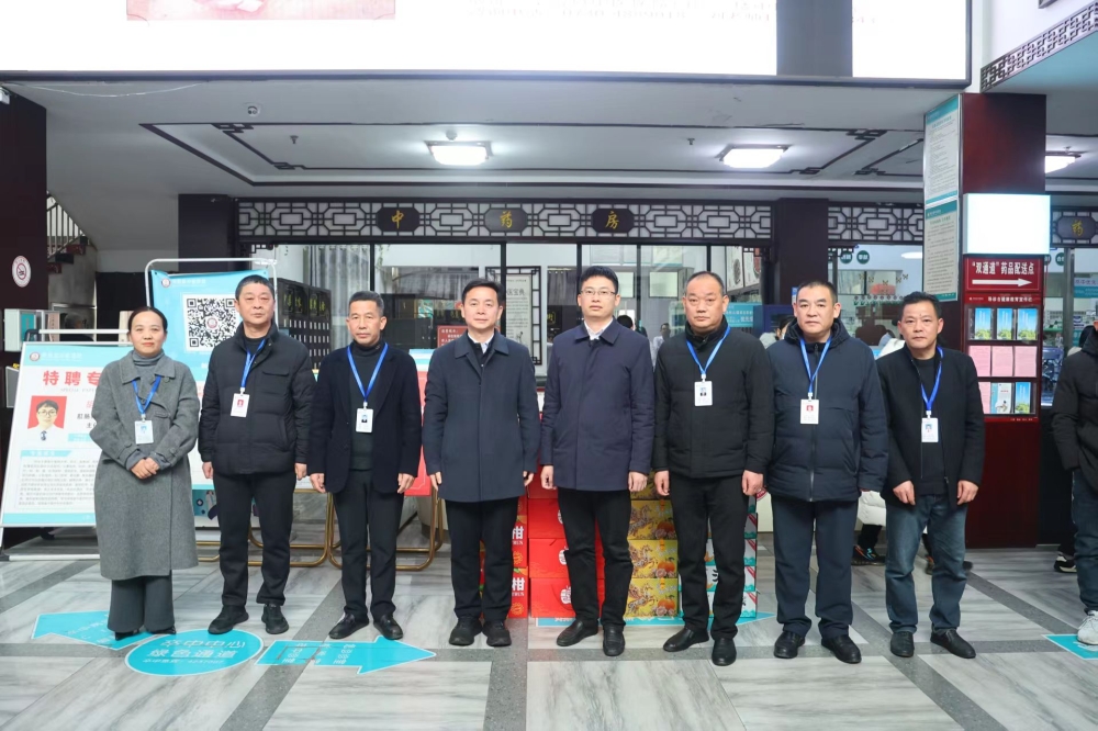 �ױ�ë�Ŀ�����ο��һ�߹�����Ա