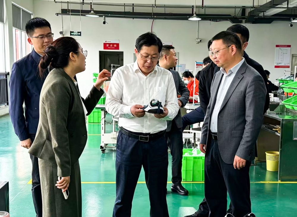  ��ΰ���ʶӸ������Ĵ����̿���